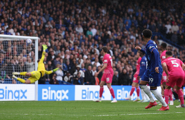 Police stop Waymo self-driving car for making illegal U-turn