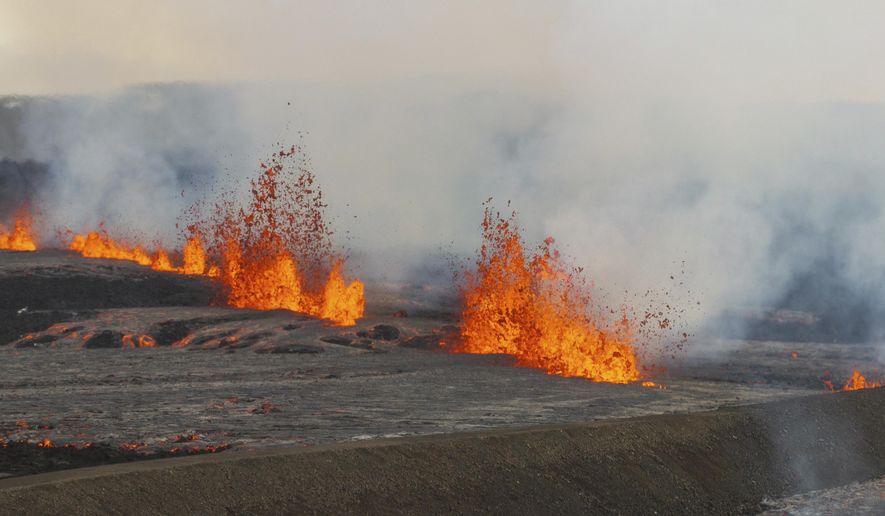 Volcano erupts in southwestern Iceland