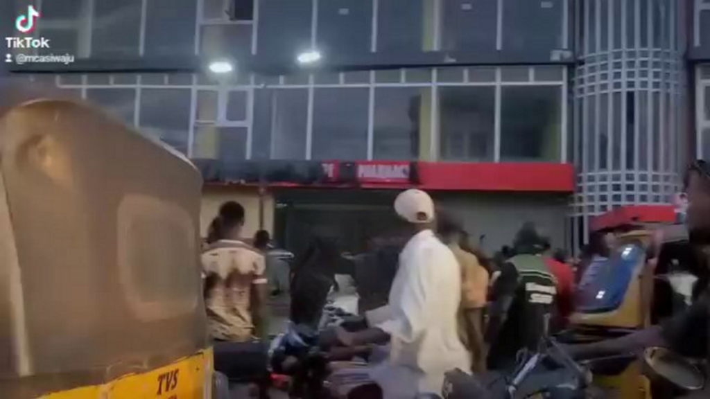 Angry investors loot CBEX office over alleged crypto fraud in Ibadan