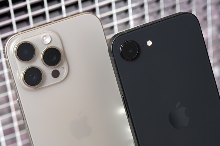 Apple ships 600 tons of iPhones in a hurry to ‘beat’ new tariffs