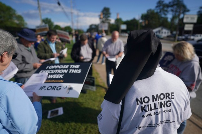 Cop killer executed by firing squad cries out after final shots fired