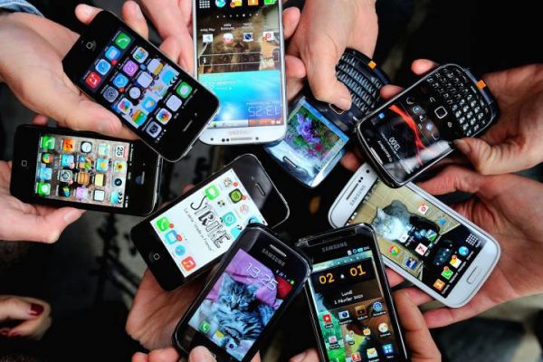 Alarming new study finds smartphones ruining our brains at unprecedented speed