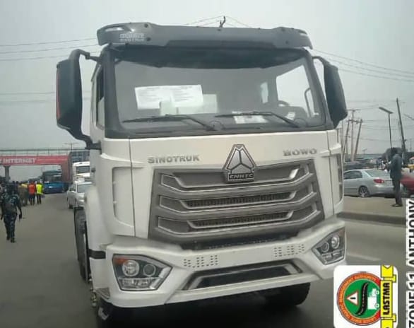 Driver flees scene as lorry kills pedestrian, hits car in Ojota