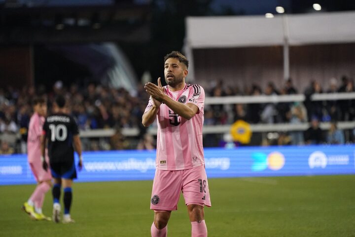 Jordi Alba signs extension with Inter Miami through 2027