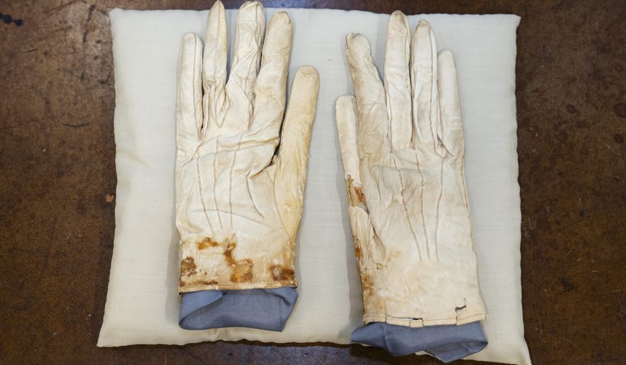 Lincoln Presidential Foundation auctions 144 memorabilia items to pay off debt