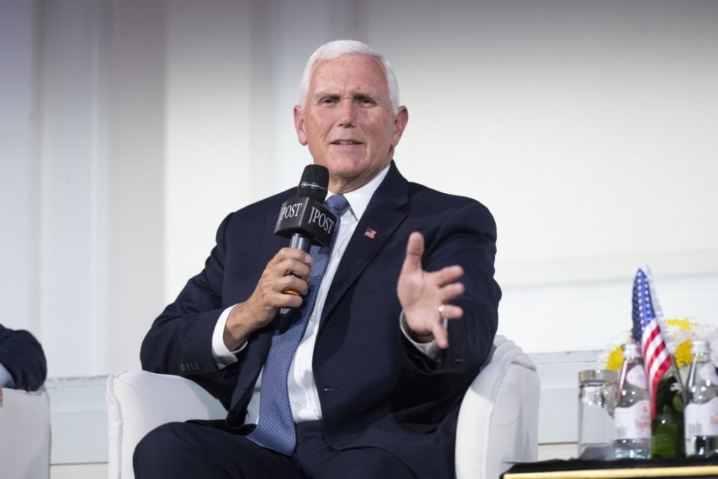 Mike Pence accuses Trump of disregarding the constitution