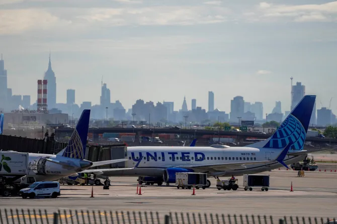 Newark airport to slash flights after fourth air traffic control blackout