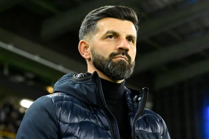 Frustrated EFL club reacts with frosty message over manager’s Schalke switch