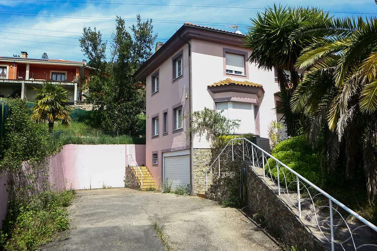 COVID FEARS: Three siblings rescued after parents kept them locked up since 2021