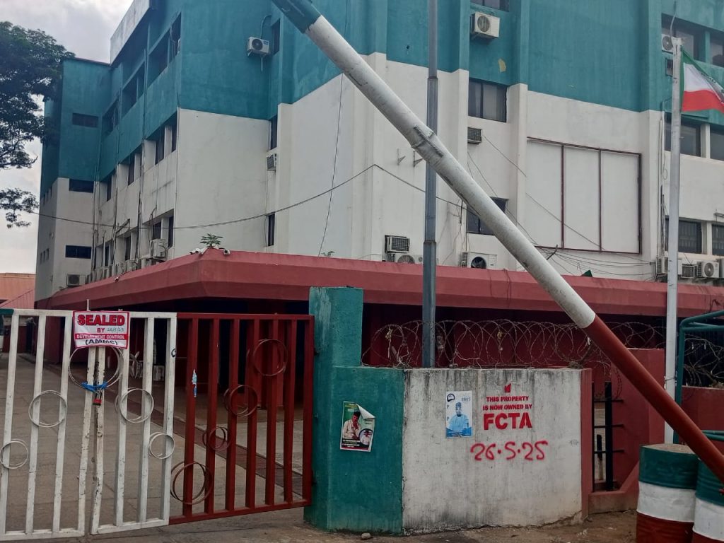 Wike’s men ignore Tinubu’s directive as PDP secretariat remains sealed