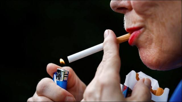 France’s ban on public smoking goes into effect