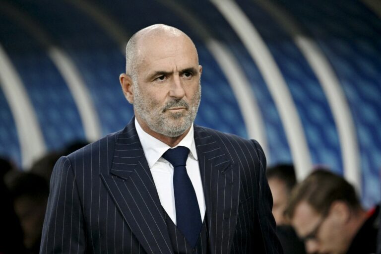 Poland coach Probierz steps down following rift with Lewandowski