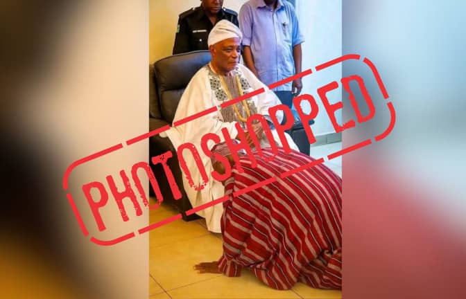Fact Check: Photo of Obasanjo bowing to Ladoja was photoshopped
