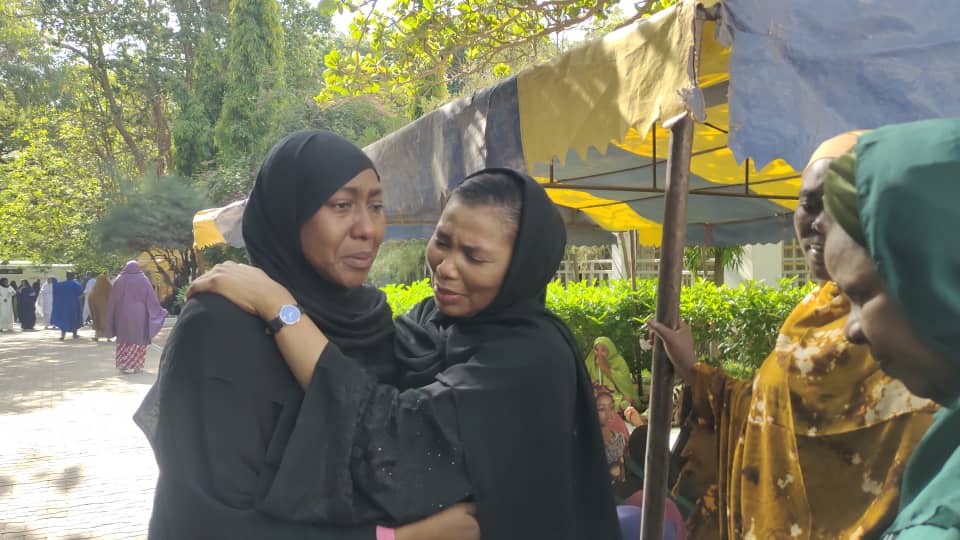 Emotional moment as Buhari’s daughter weeps on arrival in Daura