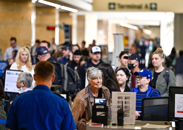 U.S. to scrap airport shoe removal rule in updated TSA screening policy