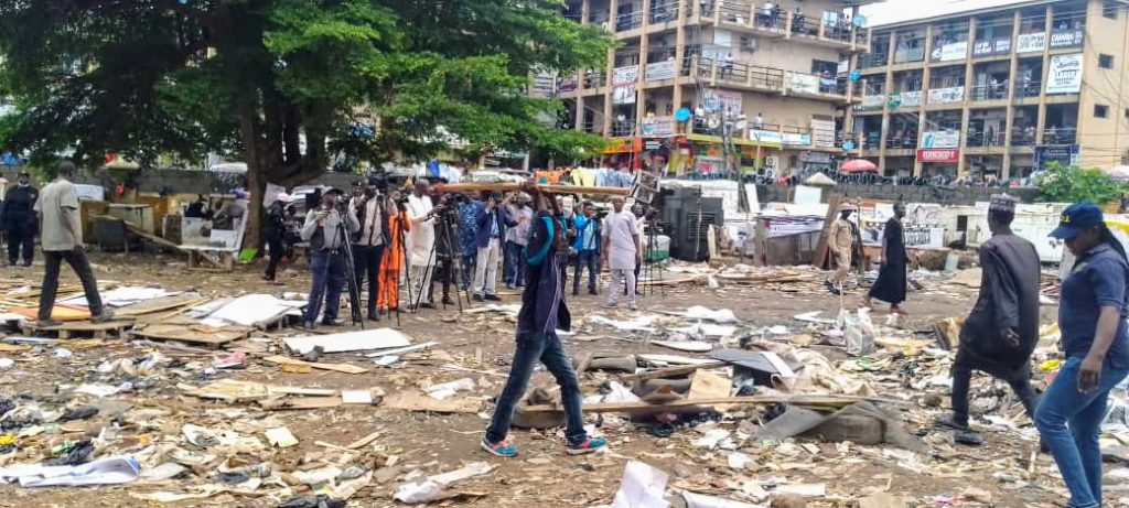 FCTA clears 1,000 illegal shacks in Karsana road operation