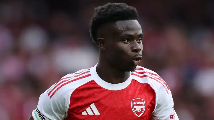 Bukayo Saka donates over 1,000 uniforms to children at four Ealing schools…