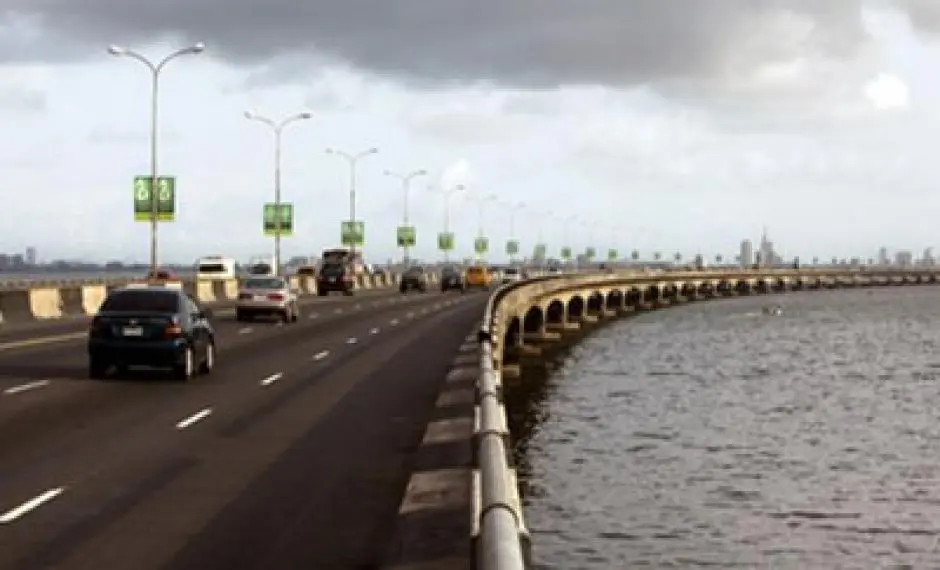 Woman, 27, dies after car plunges into Lagos lagoon