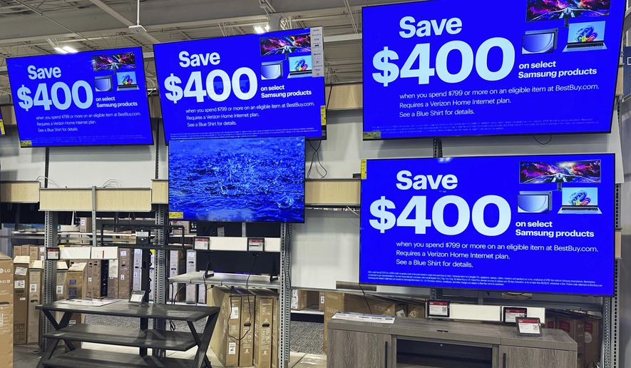 Americans’ confidence in U.S. economy dips again in August