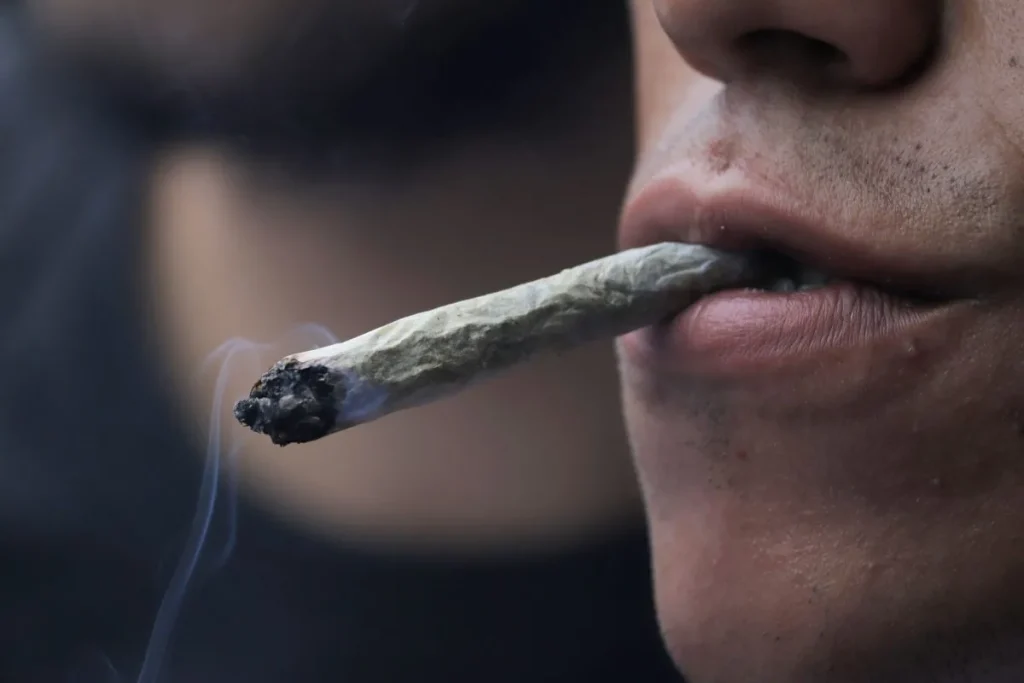 Marijuana inhalation raises asthma attack risk by 44%, research shows