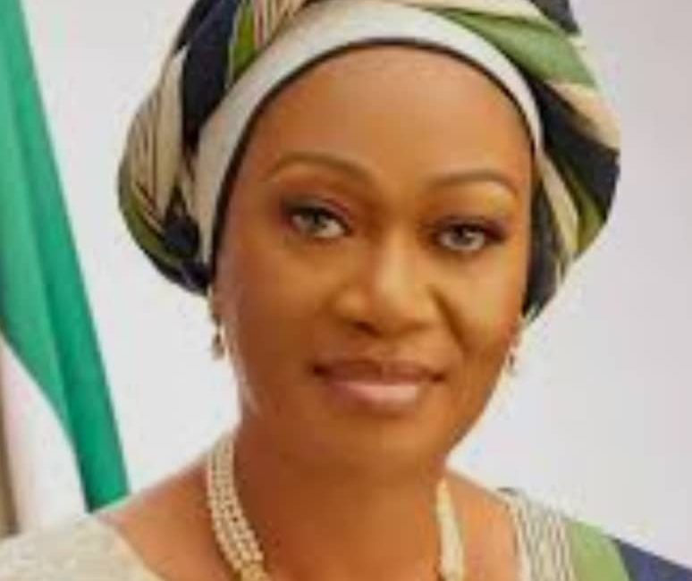 Tinubu’s wife hailed as virtuous leader by ex-minister on milestone birthday