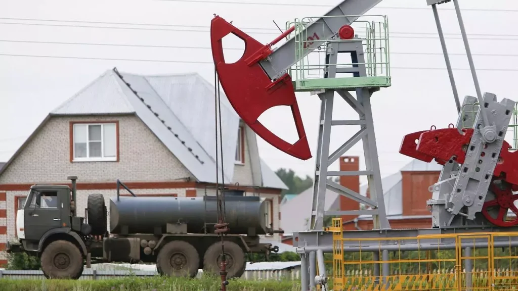 Ukraine drone strike targets major Russian oil refinery