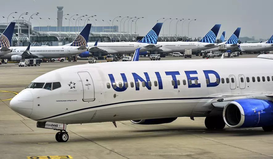 United Airlines flights grounded briefly at U.S, Canada after tech problem