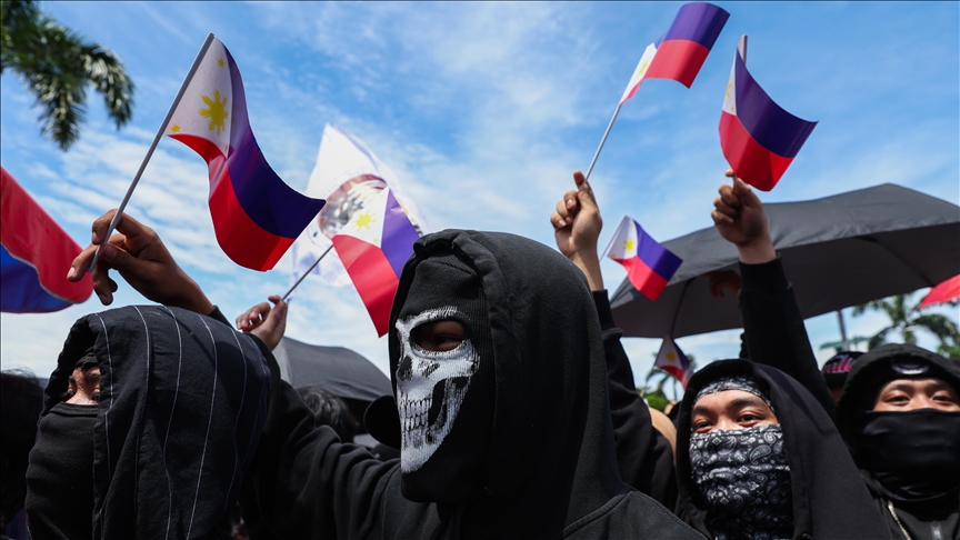 Thousands protest in Manila over alleged corruption