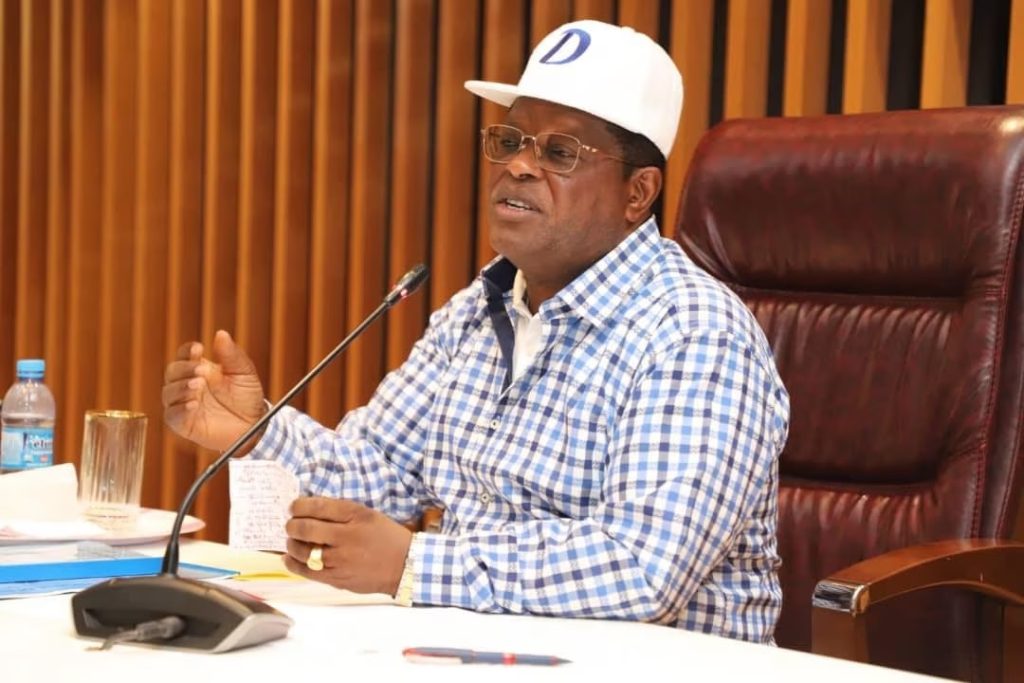 Umahi says FG building roads designed to last 100 years