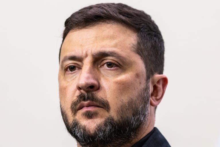 Ukrainian president abandons NATO ambition before Berlin negotiations