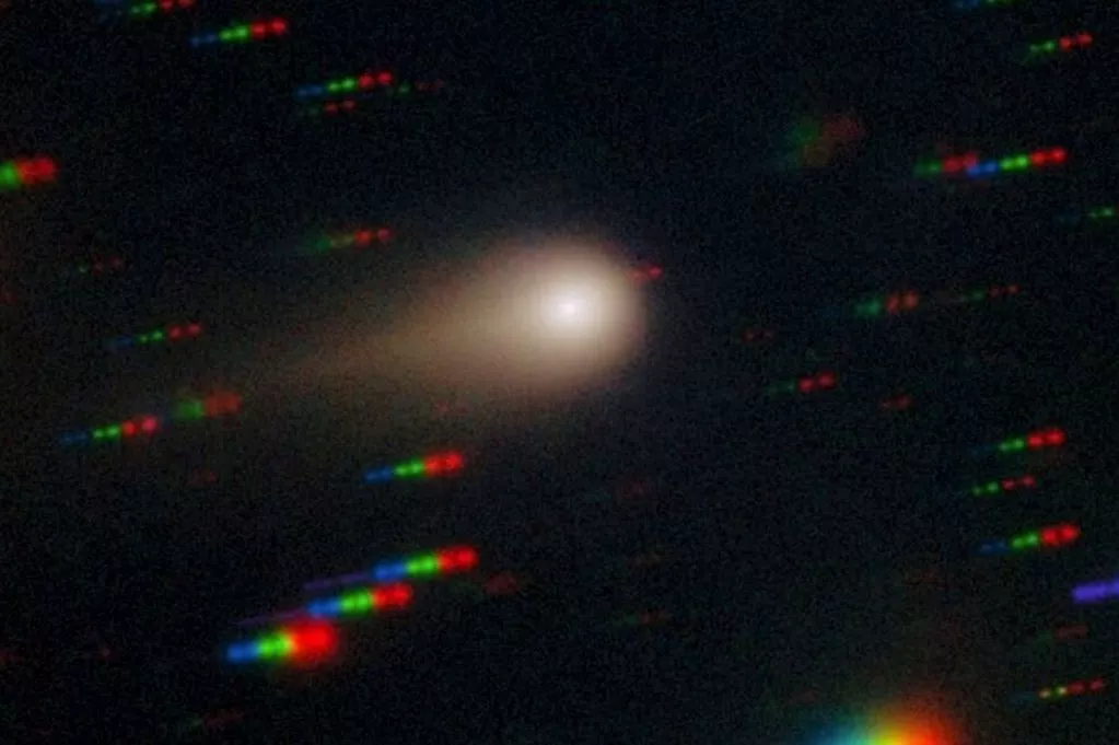 ‘Alien ship’ releases ‘seven jets’ with ‘glowing halo’ as it nears sun…