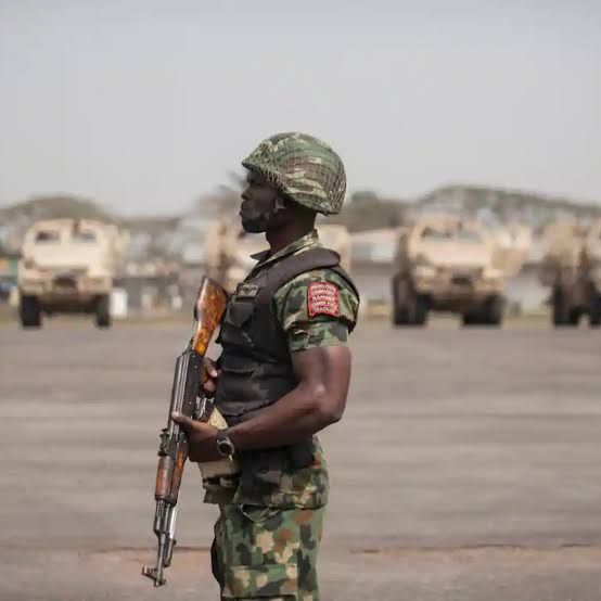 Mentally ill man grabs soldier’s ak-47 at Lagos checkpoint, fatally shooting him