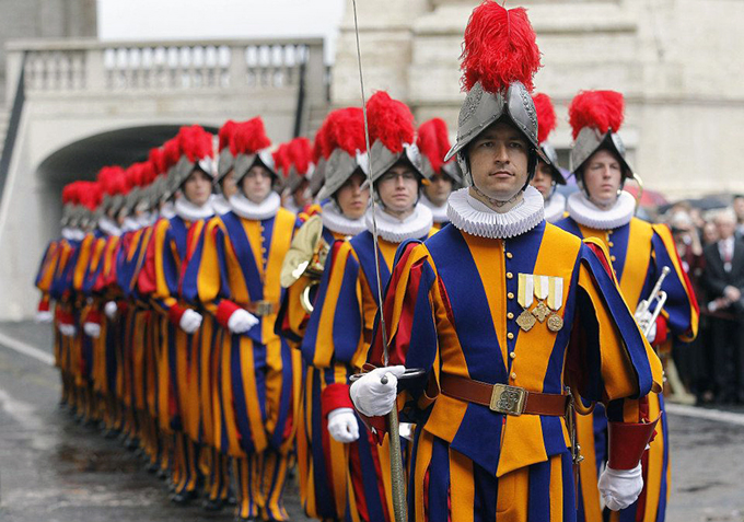 Vatican confirms probe into alleged antisemitic gesture by Swiss Guards