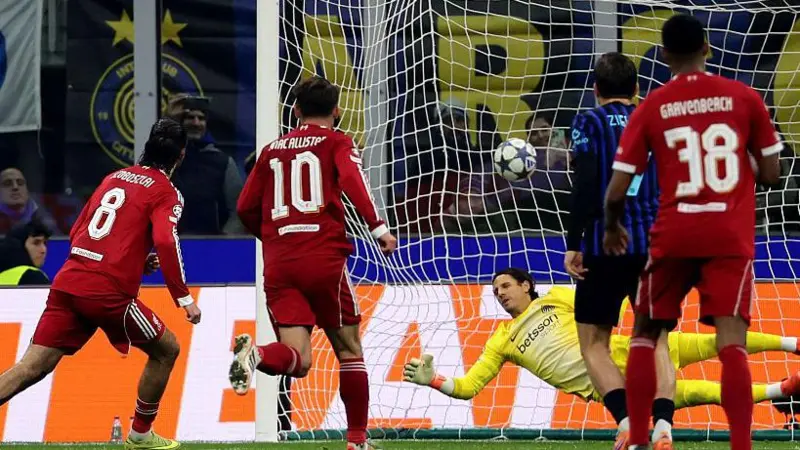 Szoboszlai penalty secures late Liverpool win at Inter