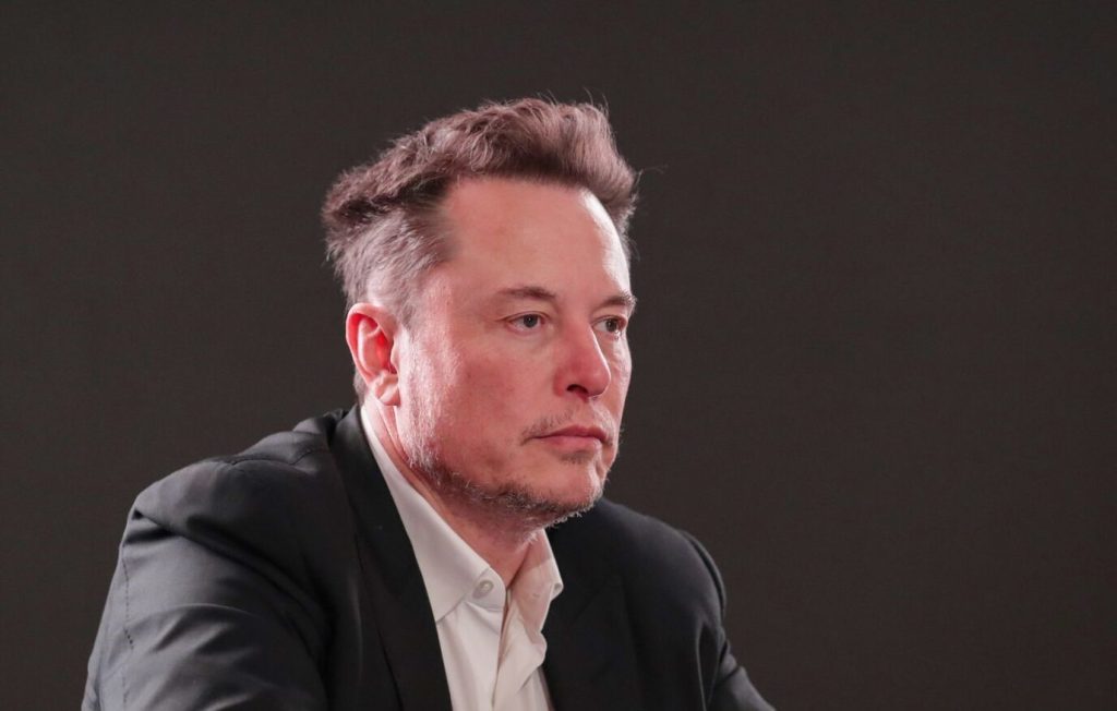 Elon Musk becomes first person to surpass 0 billion net worth