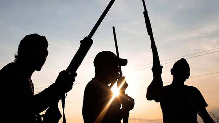 Gunmen abduct Kwara housewife, shoot relative, demand N100m