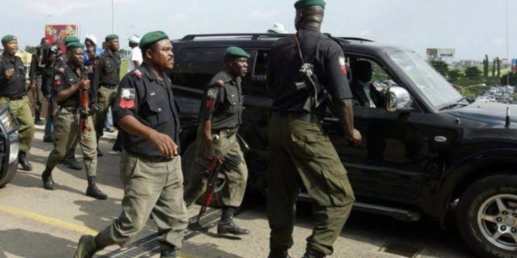 Nigerian Army arrests four Policemen on VIP escort duty for defying Tinubu’s withdrawal order