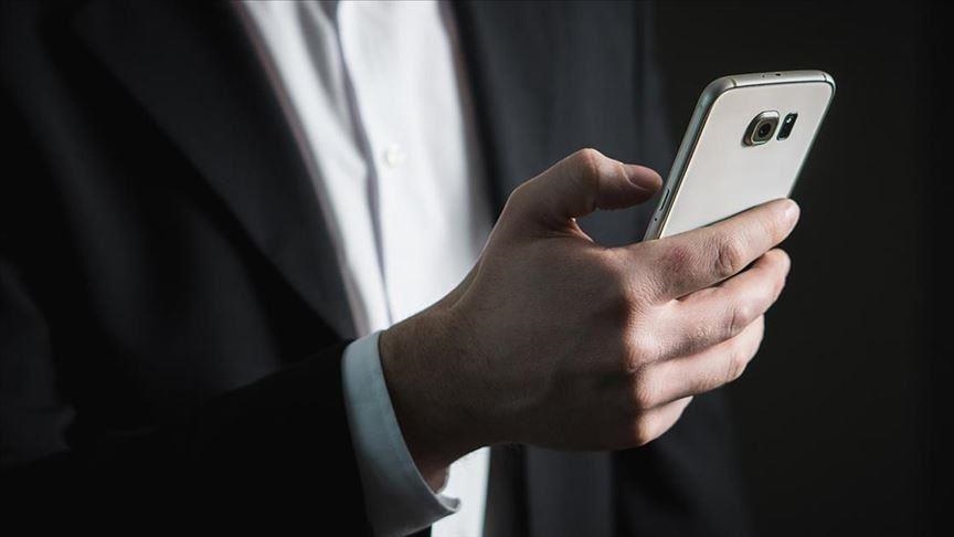 India orders manufacturers to install cybersecurity app in mobile phones