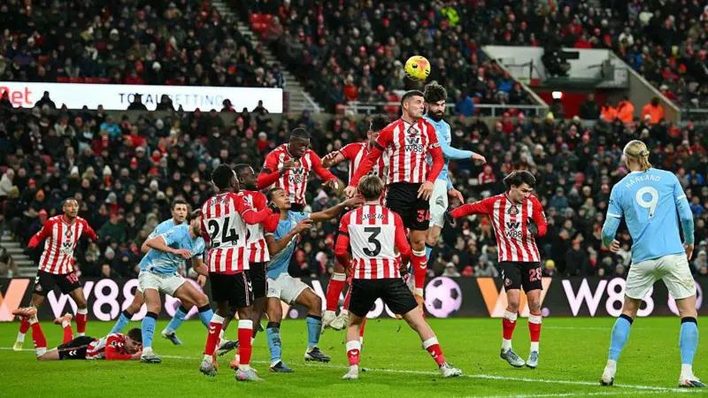 Man City stumble as Sunderland stand firm in goalless draw Man City stumble as Sunderland stand firm in goalless draw