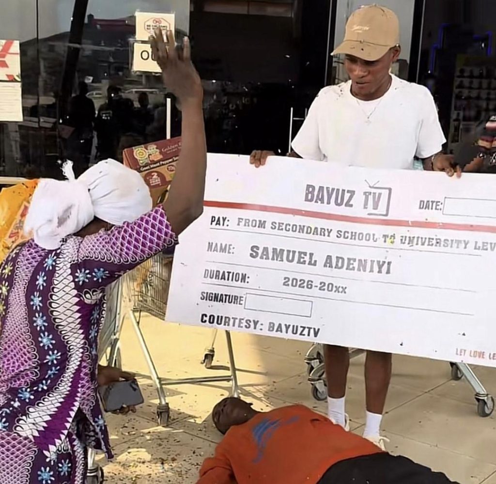 19-year-old waste seller receives scholarship, ₦8m donation after going viral 19-year-old waste seller receives scholarship, ₦8m donation after going viral