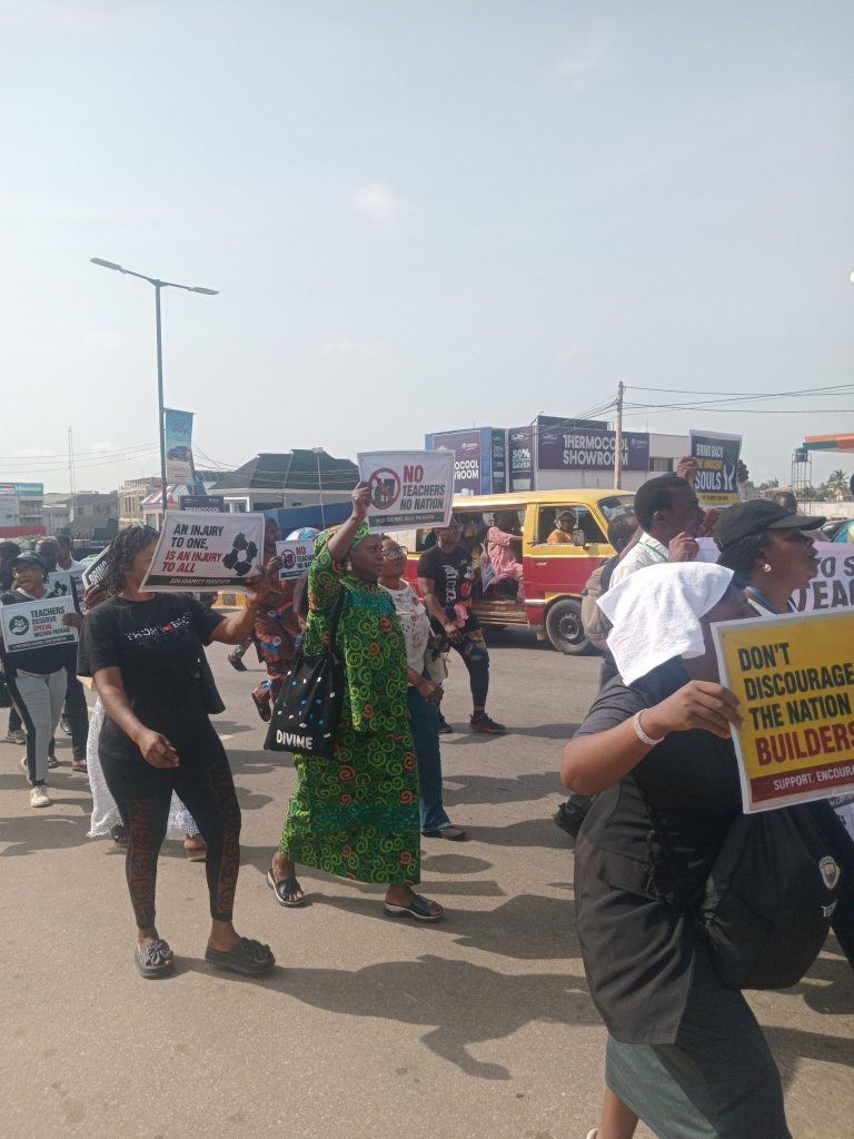 ‘Free our children’: Protest erupts in Ibadan over kidnapped students, teachers ‘Free our children’: Protest erupts in Ibadan over kidnapped students, teachers