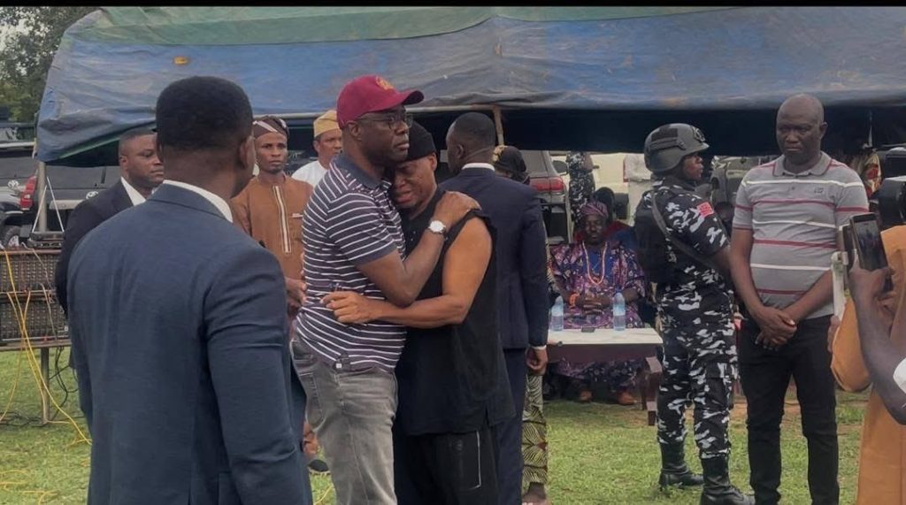 Makinde visits Oriire, promises safe return of abducted pupils
