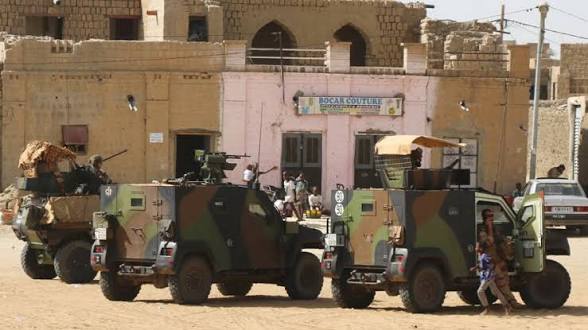 Mali truck drivers defy blockade, risk lives to keep Bamako supplied” Mali truck drivers defy blockade, risk lives to keep Bamako supplied”