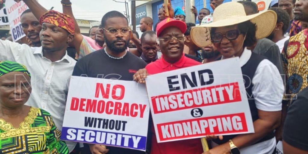 Femi Falana, #EndBadGovernance protesters take to Lagos streets on Democracy Day Femi Falana, #EndBadGovernance protesters take to Lagos streets on Democracy Day