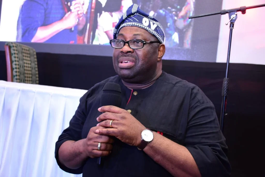 Momodu maps out Atiku’s path to defeating Tinubu in 2027 Momodu maps out Atiku’s path to defeating Tinubu in 2027