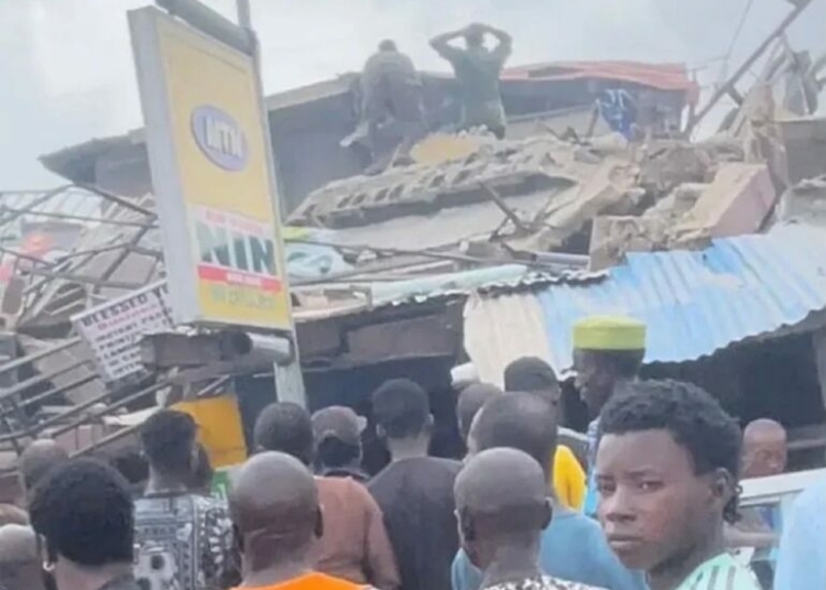 Building collapses in Lagos, many feared trapped