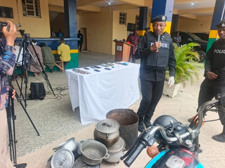 Pregnant cook, four others arrested for aiding bandit network in FCT Pregnant cook, four others arrested for aiding bandit network in FCT