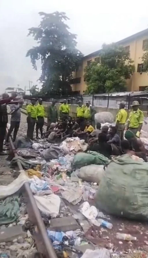 Lagos arrests 15 for reselling used disposable plastics, plates to food vendors Lagos arrests 15 for reselling used disposable plastics, plates to food vendors