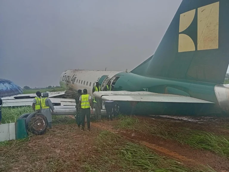 Enugu aircraft veers off runway after landing in Benin Enugu aircraft veers off runway after landing in Benin